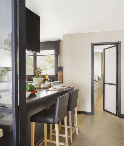 Эта квартира полна идей, облеченных в классический и нейтральный декор, который никогда не выйдет из моды. 05