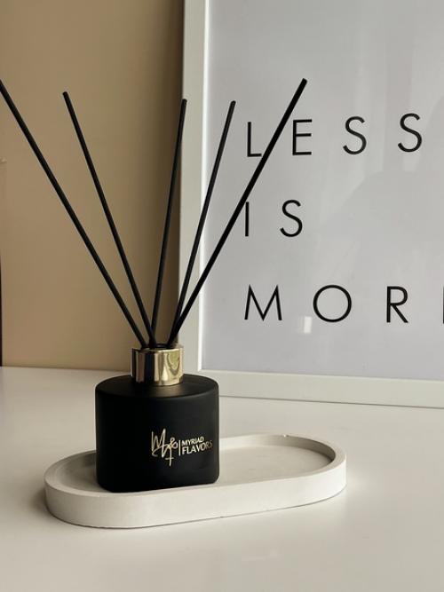 Диффузор не только украсит ваш дом, но и наполнит его приятным ароматом. 01