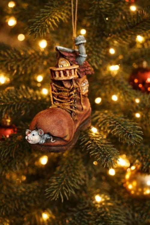 Башмак домик.   В продолжении истории с башмаками, получился вот такой домик с мышкой. 03