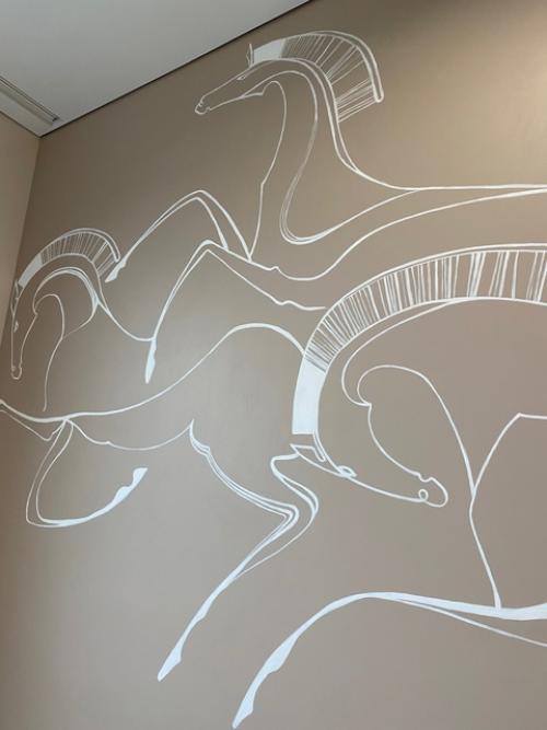 В росписи стен я различаю два основных направления - художественная роспись и интерьерная роспись. 01