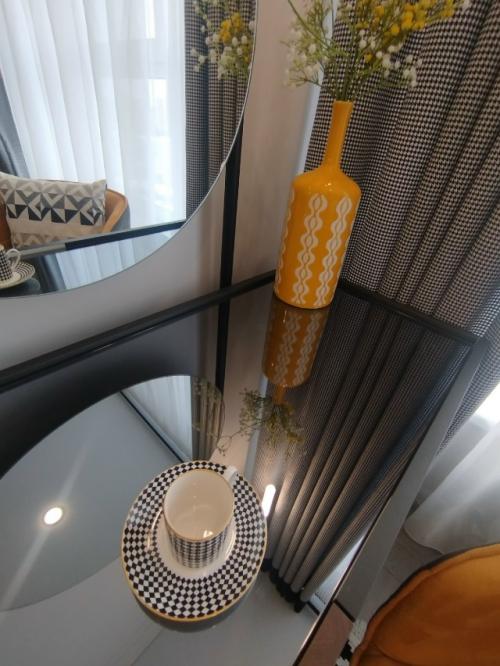 Жёлтый. 

Сделала показы своих красивущих квартир! 

