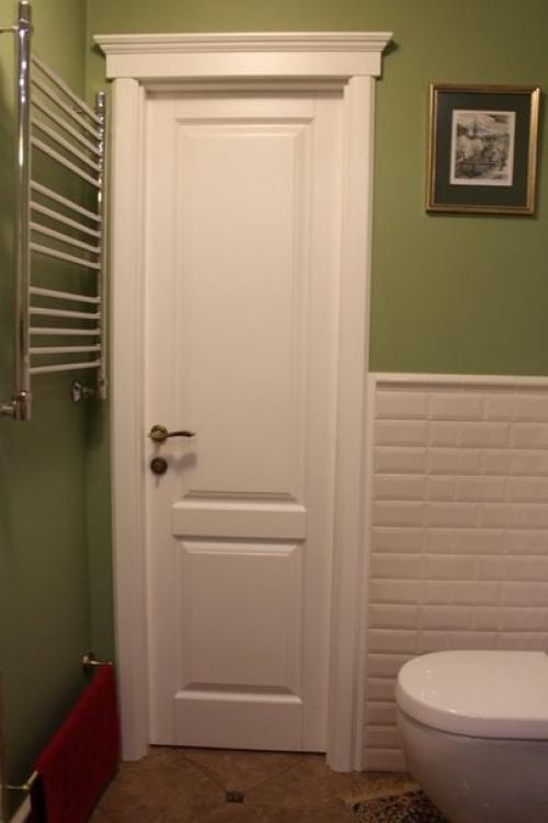 Ванная: шкатулки - из Италии, кораллы - из Греции, гравюра - из эрмитажа. 05