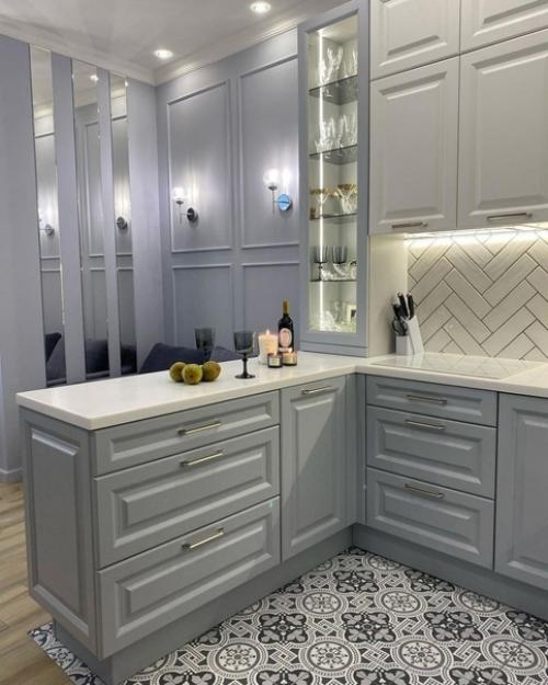 Кухня с присоединённым балконом, на котором сделали обеденную зону. 06