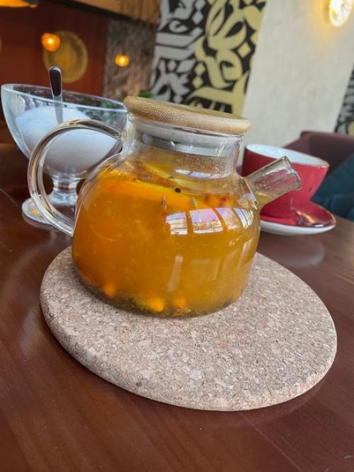 Воскресенье выходной, а в выходной готовить - грех, а вот покушать вкусно - к хорошему настроению, мы в долмама. 02