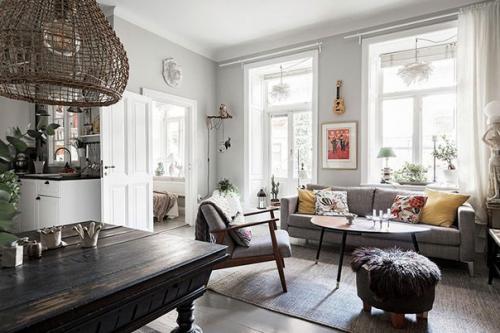 Дровяная печь, винтажный стол и овечка: 02