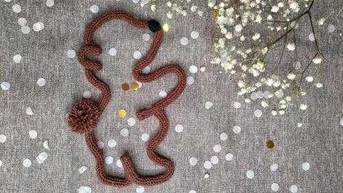 Вязаный декор интерьера - это не стандартный и очень классный вариант украсить любую вашу комнату. 06