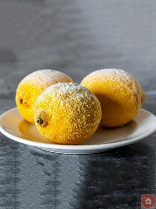 B быту набирает популярность простой, но гениальный лайфхак - хранение лимонов в морозилке. 01