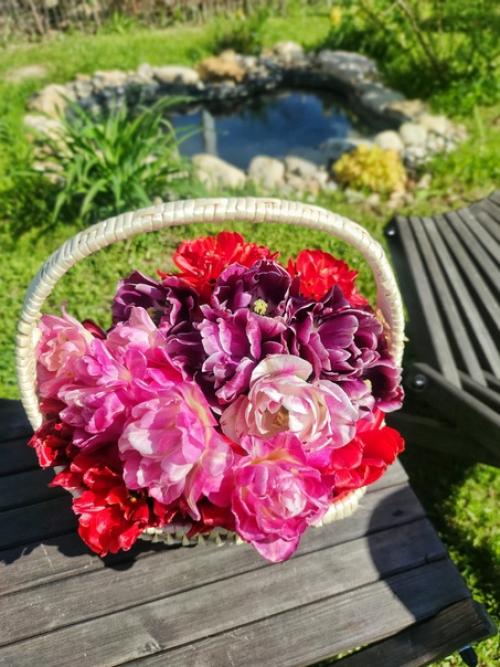 Букет из свежесрезанных цветов - это яркий штрих в интерьере, кардинально меняющий вид любого помещения. 06