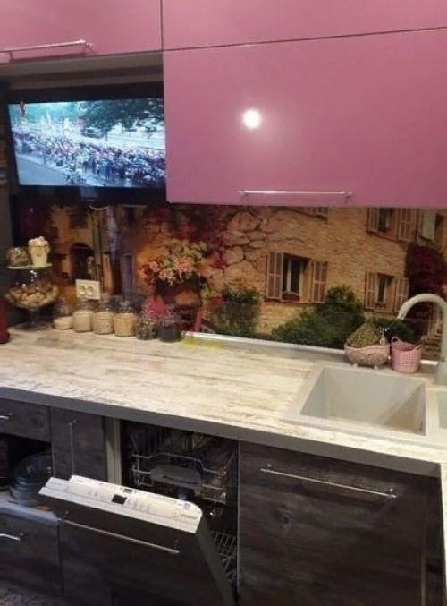 Не все любят кухни в белом цвете. 01