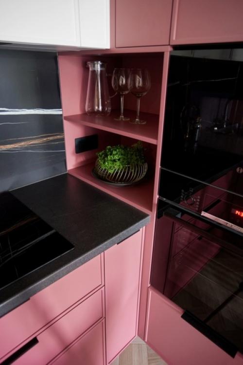 Яркая, колоритная эклектика в интерьере кухни - гостиной. 06