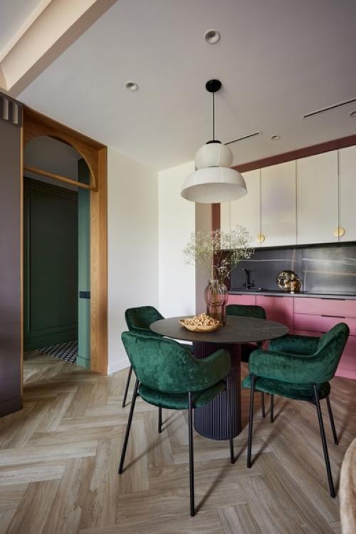 Яркая, колоритная эклектика в интерьере кухни - гостиной. 07