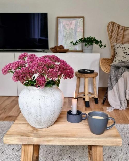 Металл, деревянные элементы, керамические поверхности - все это имеет свое место в интерьере этого уютного теплого дома. 04