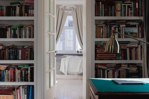 Двушка с отсылкой к классике на Арбате ч. 1. 08