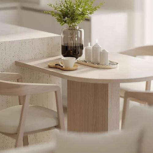 Светлый и воздушный интерьер с интересным слиянием кухни и гостиной. 01