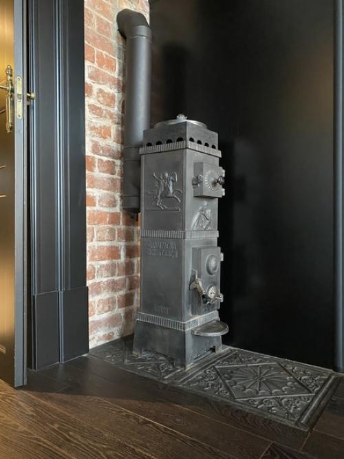 Заказчик поставил перед нами задачу сделать брутальный, мужской лофтовый интерьер, сохранив при этом исторические элементы. 07