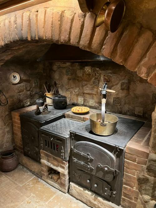 В хоббитоне с конца 2023 года открыты для посещения внутренние помещения хоббитских норок. 03