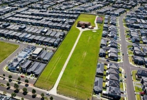 В Сиднее есть одна удивительная семья, которая уже много лет стоит стеной против застройщиков.
