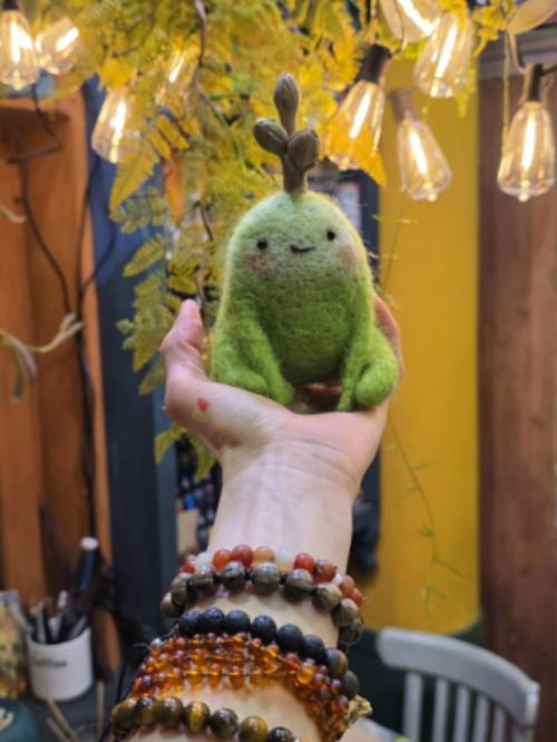 Я старалась впихнуть в этом месяце всё: и пошить и украшения и для интерьера и порисовать. 03