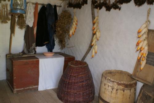 На объектах и в фондах музея - заповедника хранится около двадцати сундуков конца XIX - середины ХХ вв. 09