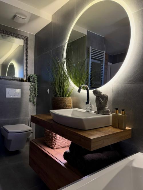 Добро пожаловать в современную квартиру, где интерьер уже дышит весной. 01