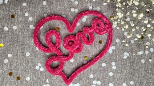 Вязаный декор интерьера - это не стандартный и очень классный вариант украсить любую вашу комнату. 03