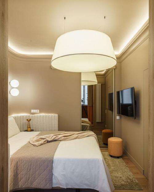 Какая тёплая и уютная спальня получилась. 01