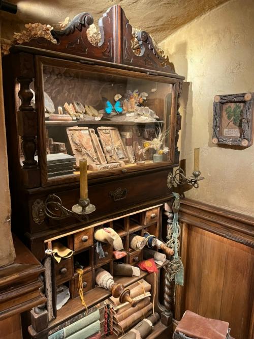 В хоббитоне с конца 2023 года открыты для посещения внутренние помещения хоббитских норок. 06