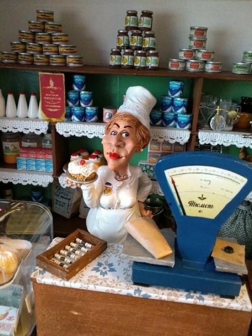 В уютной квартире Людмилы Кудряшовой из мирного в Плесецком округе, каждая миниатюрная комната является отражением ее детства. 03