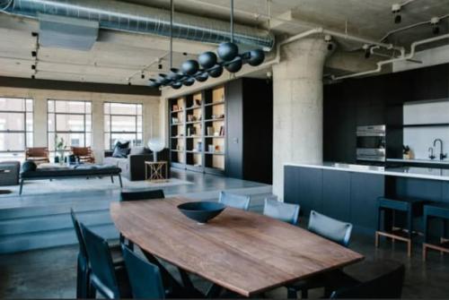 Особая энергетика приёма незавершённости в дизайне интерьера. 06