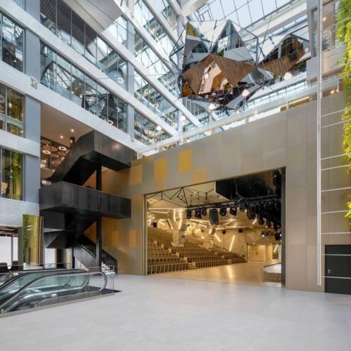 Вот так выглядит штаб-квартира сбербанка Москве, интерьеры которой создавали российские дизайнеры. 04