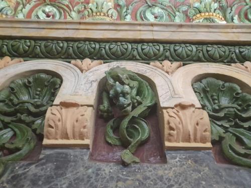 Многие знают и посещали елисеевский магазин, но далеко не все коренные петербуржцы бывали в доме, в котором жили Елисеевы на васильевском острове. 04