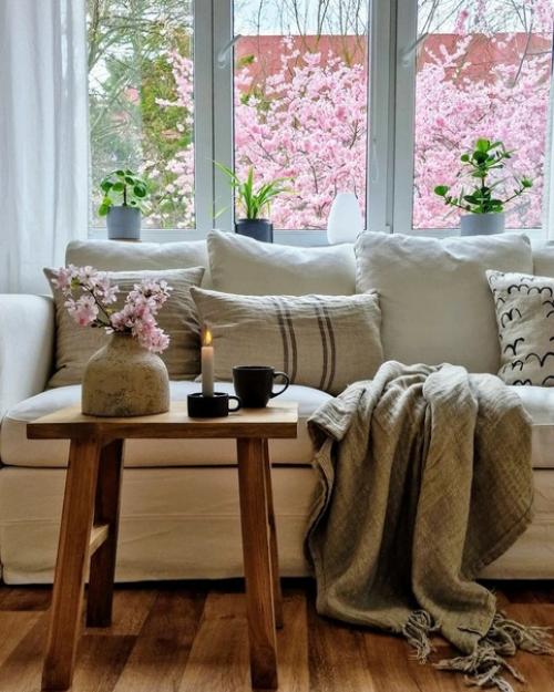 Металл, деревянные элементы, керамические поверхности - все это имеет свое место в интерьере этого уютного теплого дома. 02