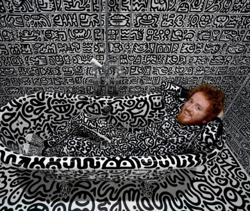 Художник купил дорогой дом и разрисовал в нем всё (вообще всё) узорами. 02