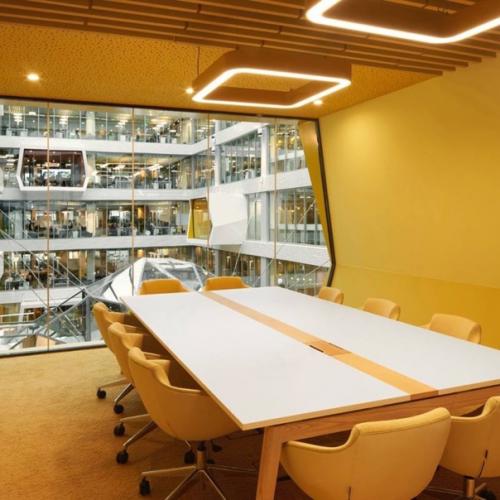 Вот так выглядит штаб-квартира сбербанка Москве, интерьеры которой создавали российские дизайнеры. 03