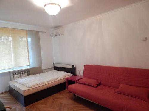 Ул. Якуба Коласа д. 1 - 450 тыс. 02