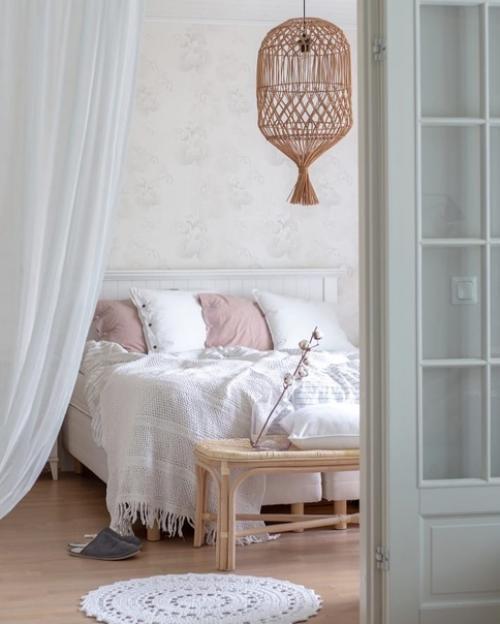 Скандинавский белый дом с винтажными предметами интерьера. 07