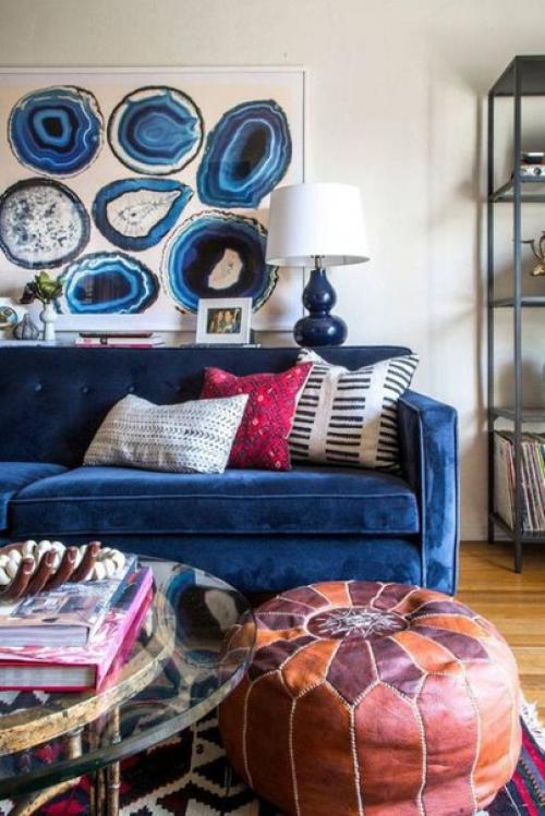 Lapis Blue был назван самым стильным оттенком весны 2017 по версии института цвета Pantone. 04