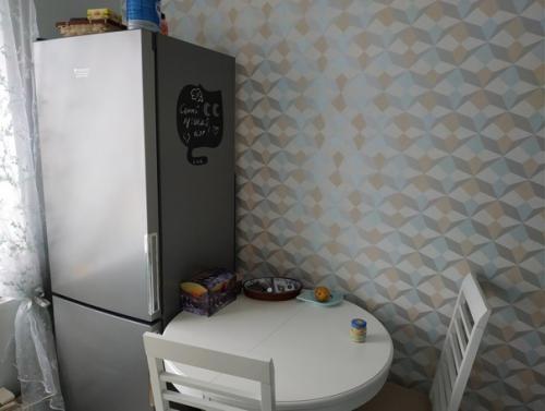 Маленькая кухня. В светлых тонах. 01