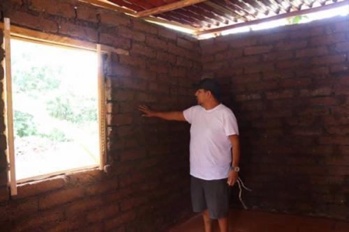 Мексиканец строит дома из водорослей с пляжа, дома которым не страшны ураганы и землетрясения. 08