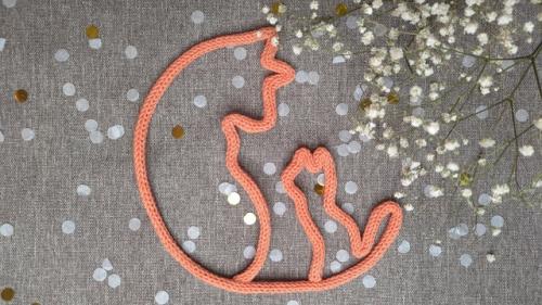 Вязаный декор интерьера - это не стандартный и очень классный вариант украсить любую вашу комнату. 04