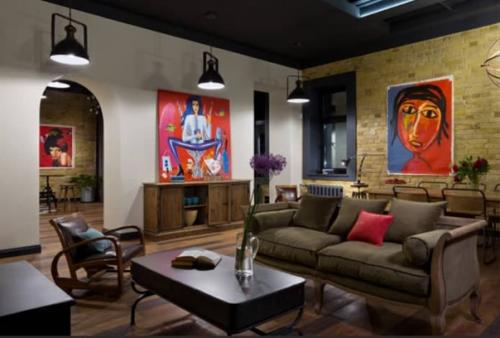 Особая энергетика приёма незавершённости в дизайне интерьера. 05