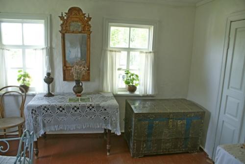 На объектах и в фондах музея - заповедника хранится около двадцати сундуков конца XIX - середины ХХ вв. 08