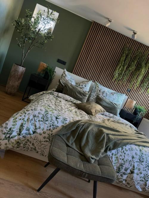 Добро пожаловать в современную квартиру, где интерьер уже дышит весной. 04