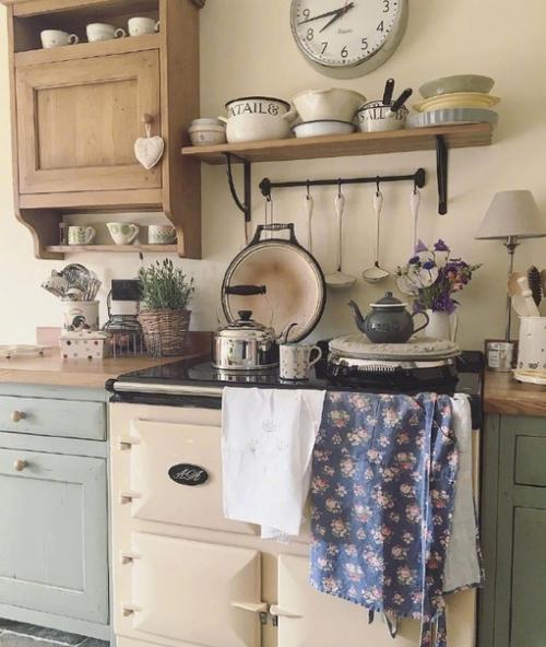 Добрый день!  Ребята, мы на днях переезжаем в белую, невероятно светлую квартиру! 05