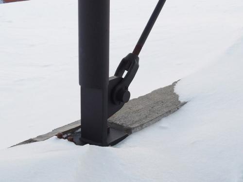 Высокий дом.  Delordinaire подняли дом над снежной равниной сельского Квебека для защиты зоны отдыха под открытым небом. 06