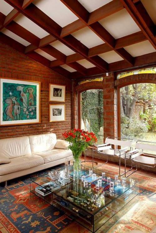 Кирпичная стена и фрагменты кирпичной кладки в интерьере помещений квартиры или загородного дома. 08