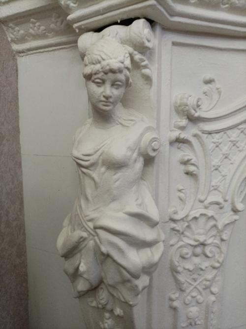 На экскурсии по интерьерам юношеской библиотеки им. 09