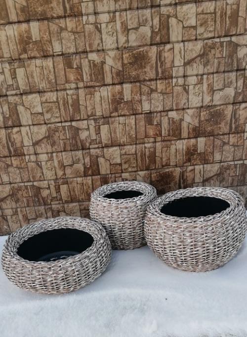 Плетенное кашпо из искусственного ротанга. 01