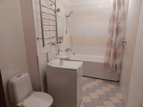 Ул. Якуба Коласа д. 1 - 450 тыс. 01