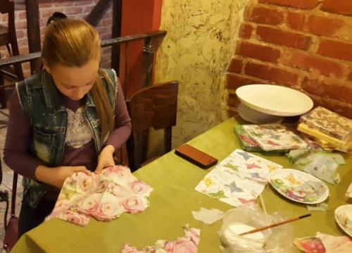 В субботу на детском мастер-классе детвора стала готовиться к встречи пасхи. 05